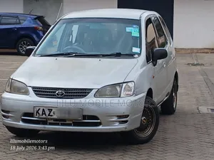 Toyota Corolla Spacio 2000 Silver