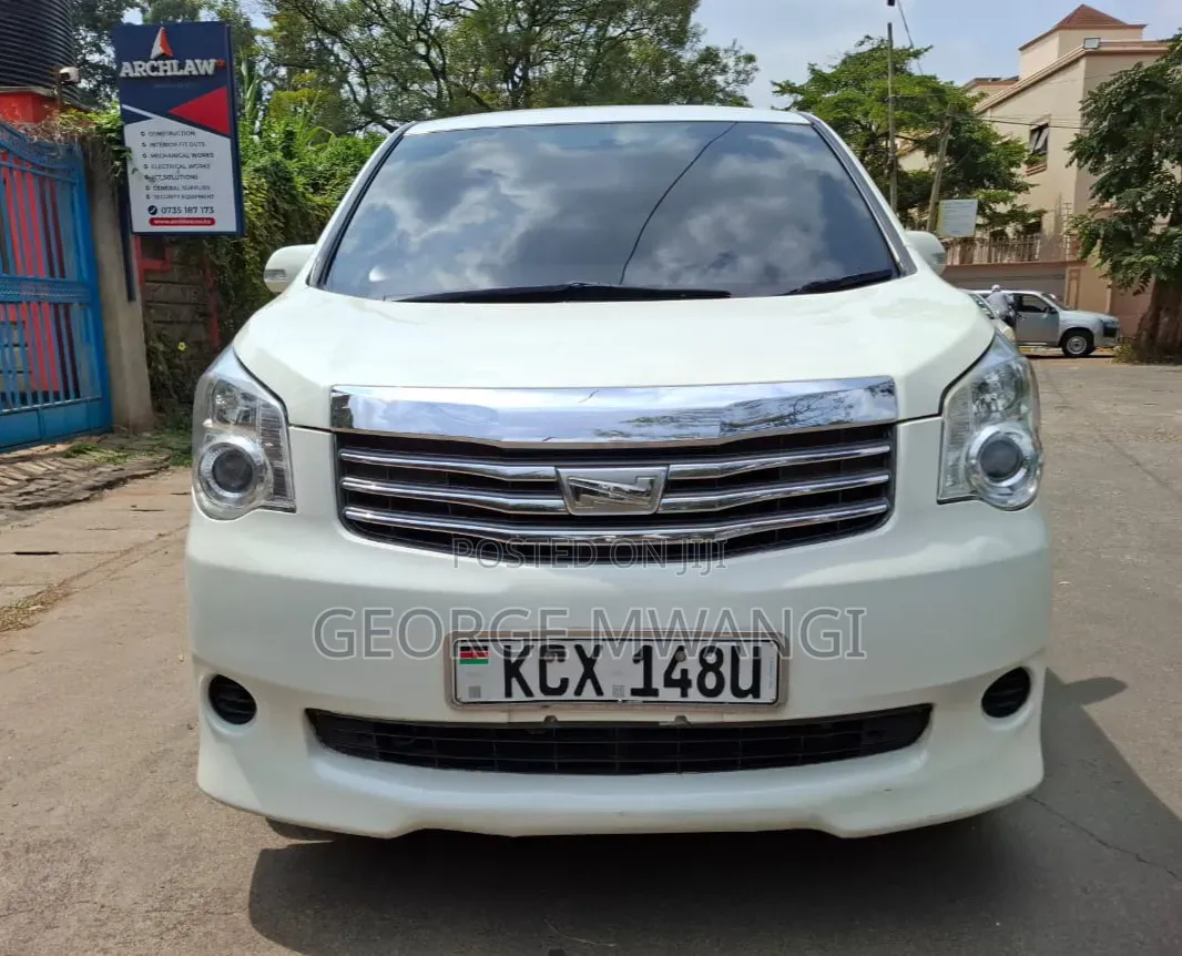 Toyota Noah 2013 White