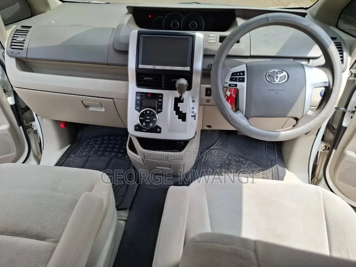 Toyota Noah 2013 White