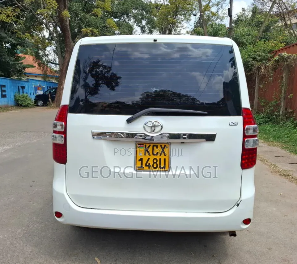 Toyota Noah 2013 White