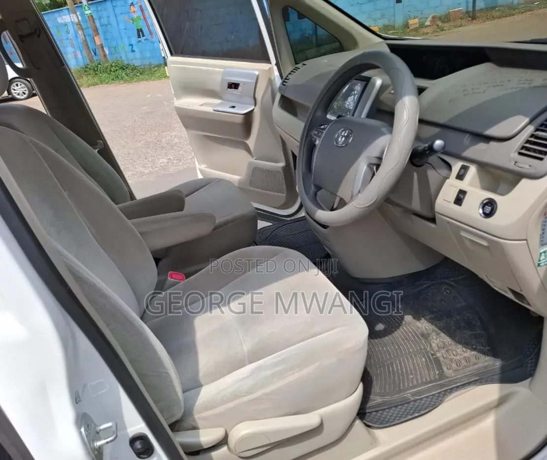 Toyota Noah 2013 White