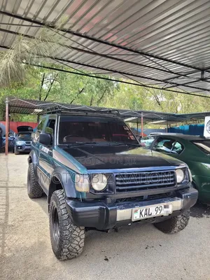 Mitsubishi Pajero 1991 Gold