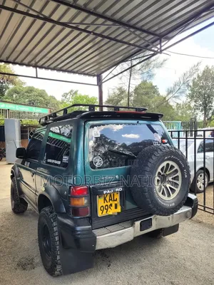 Mitsubishi Pajero 1991 Gold