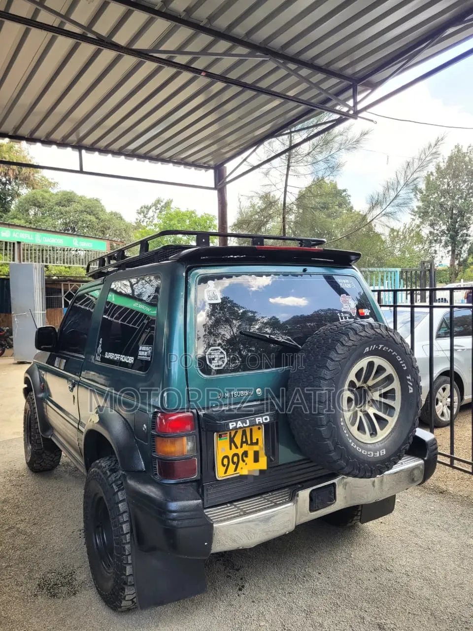 Mitsubishi Pajero 1991 Gold