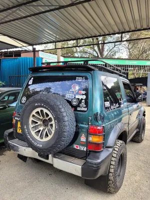 Mitsubishi Pajero 1991 Gold