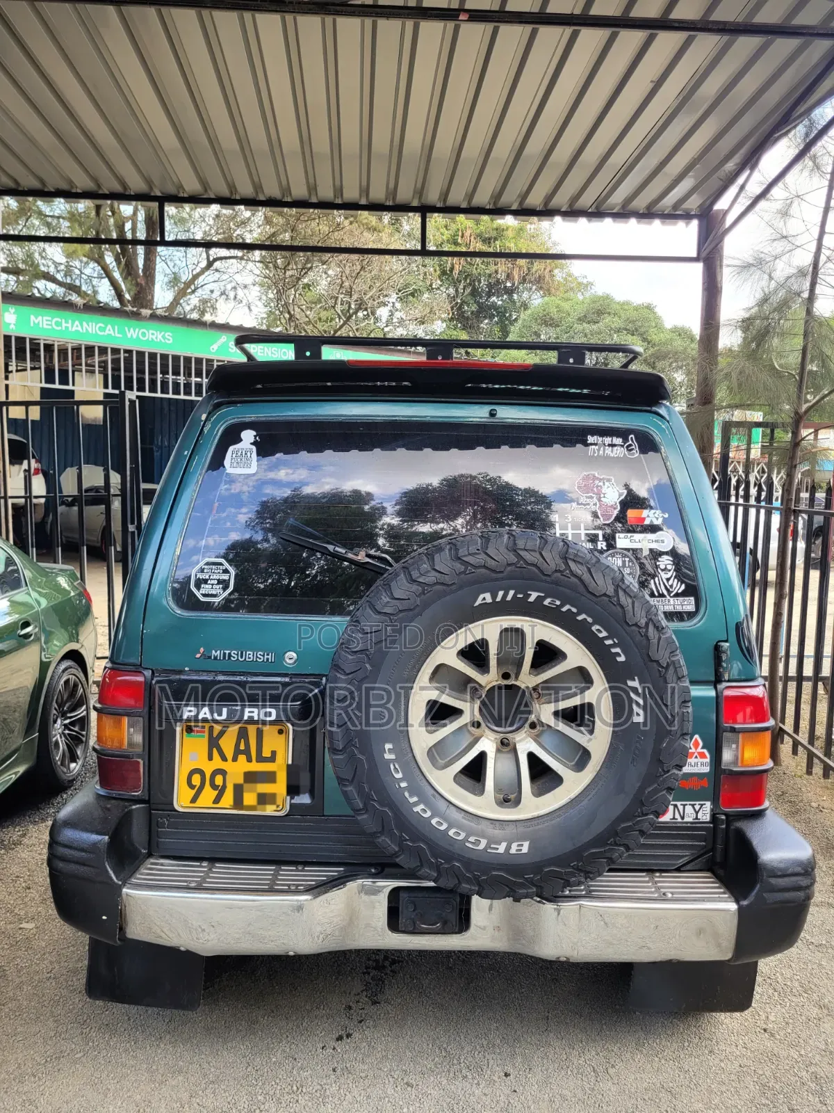 Mitsubishi Pajero 1991 Gold