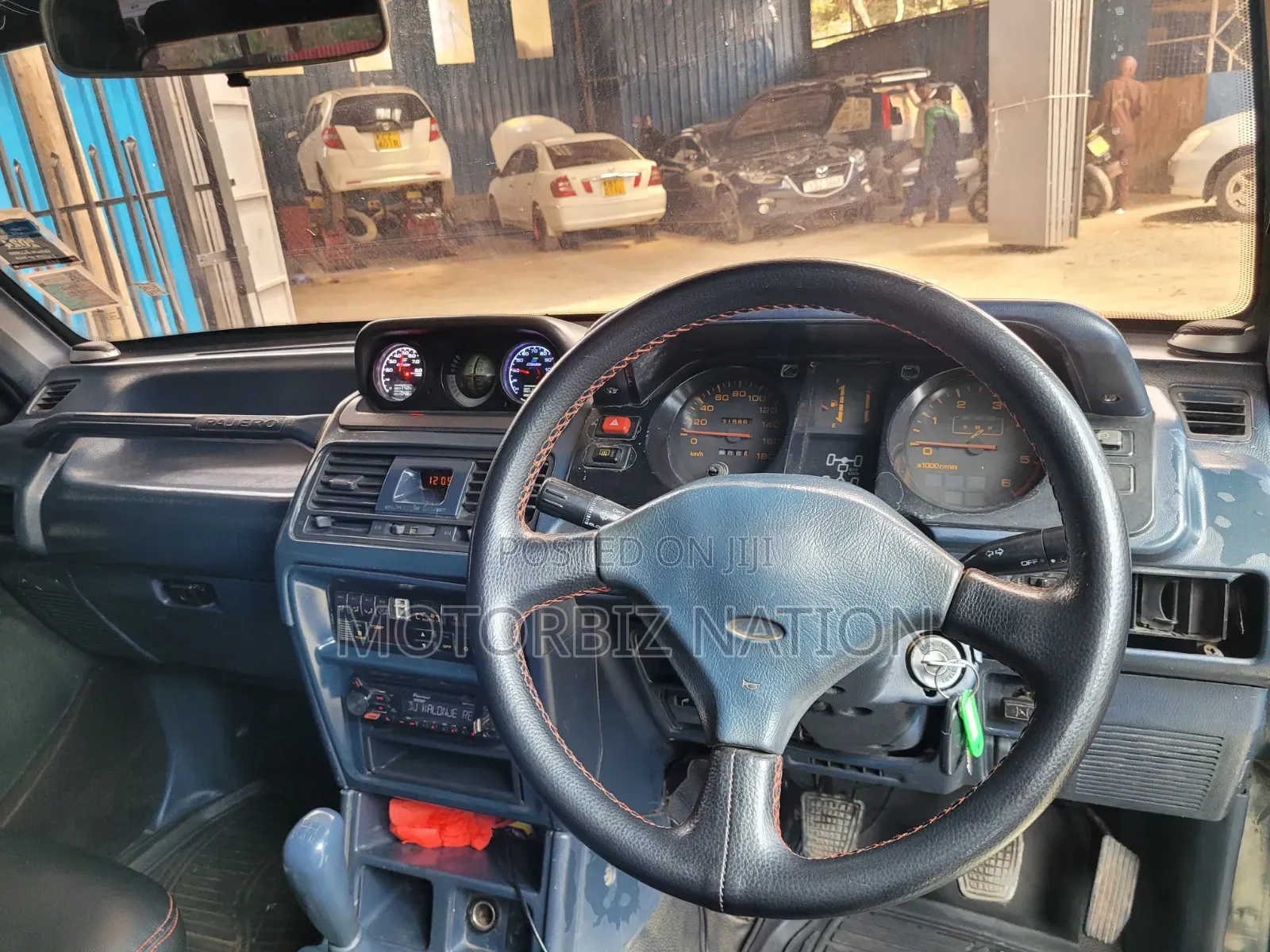 Mitsubishi Pajero 1991 Gold