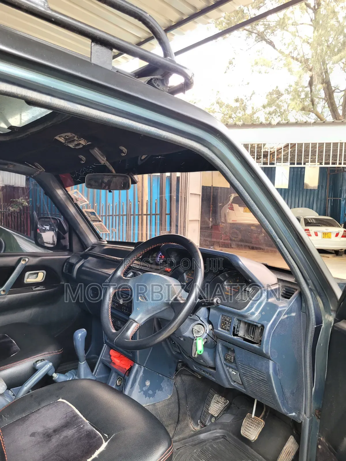 Mitsubishi Pajero 1991 Gold