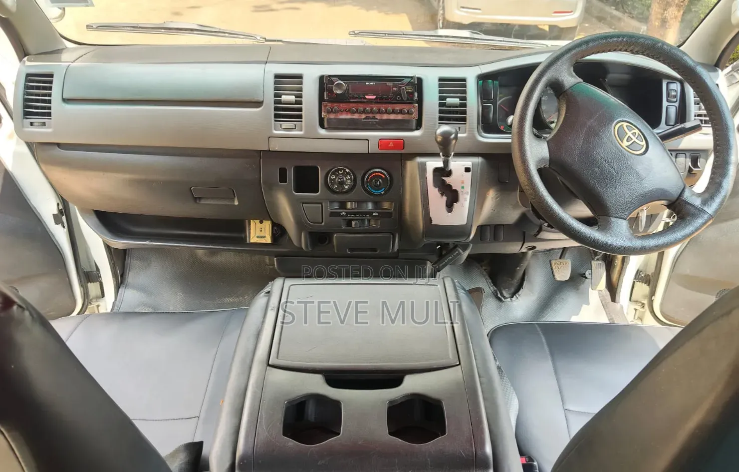 Toyota HiAce 2013 White