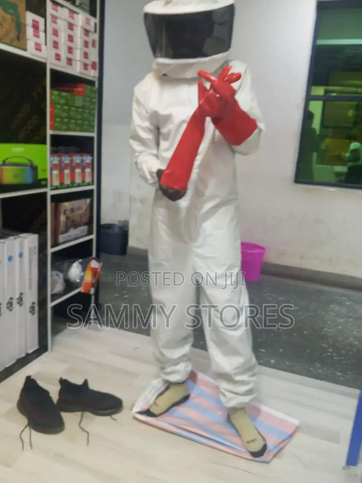 Full Body Beekeeping Suit With Protective Veil and Rubber Gloves