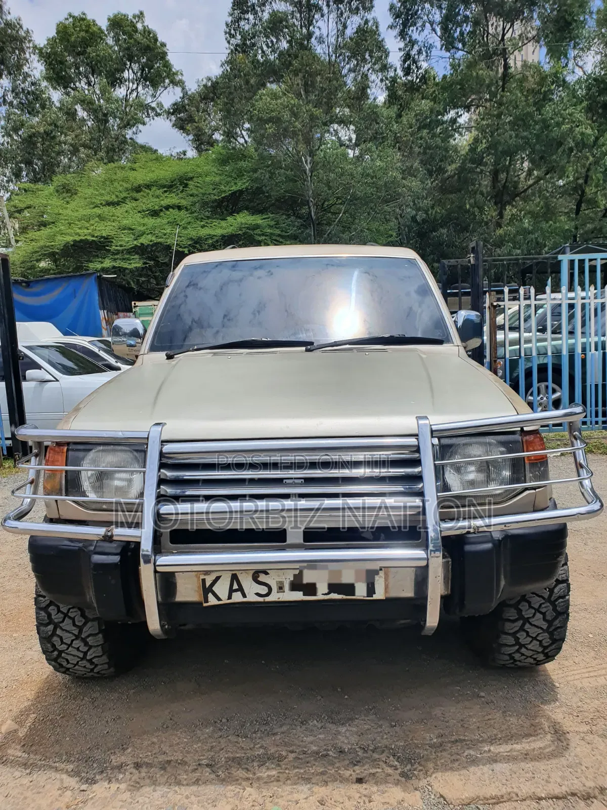Mitsubishi Pajero 1996 Gold