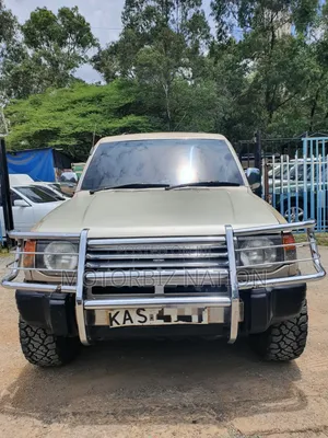 Mitsubishi Pajero 1996 Gold