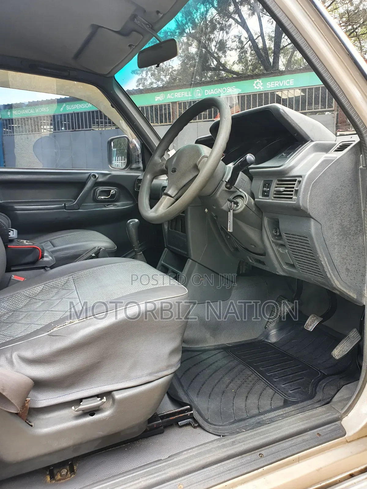 Mitsubishi Pajero 1996 Gold