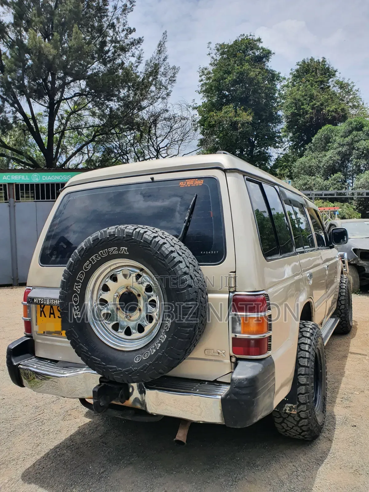 Mitsubishi Pajero 1996 Gold