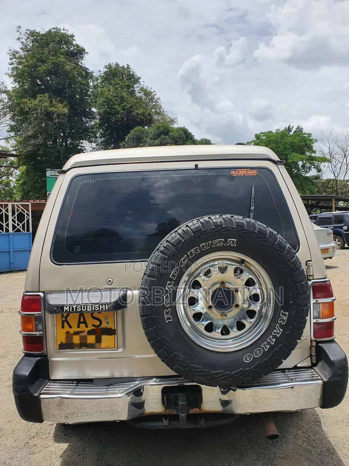 Mitsubishi Pajero 1996 Gold