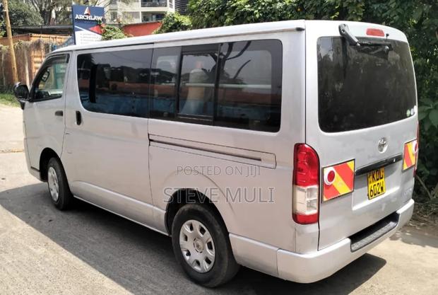 Toyota HiAce 2016 Silver - thumbnail 2