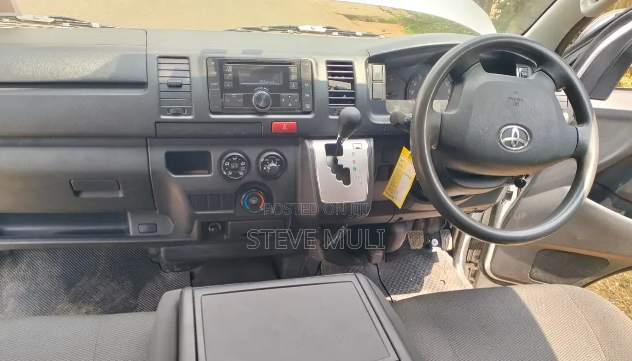 Toyota HiAce 2016 Silver