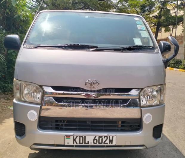 Toyota HiAce 2016 Silver - thumbnail 11