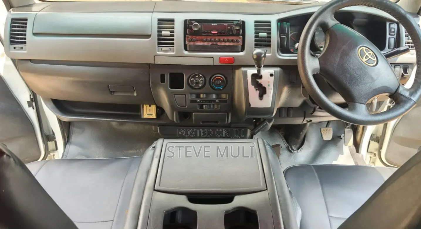 Toyota HiAce 2016 Silver