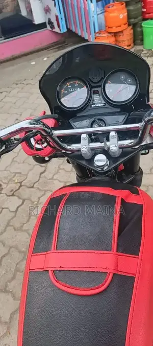 Bajaj Boxer 2025 Red