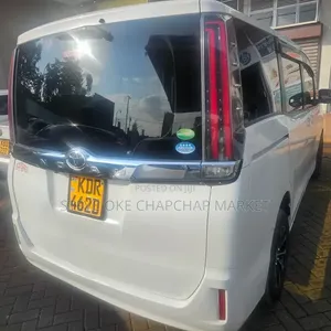 Toyota Noah 2018 White