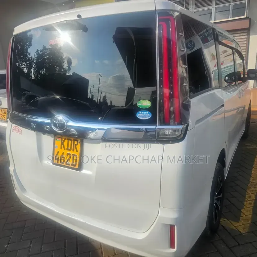 Toyota Noah 2018 White