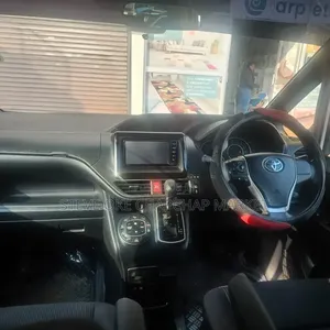 Toyota Noah 2018 White