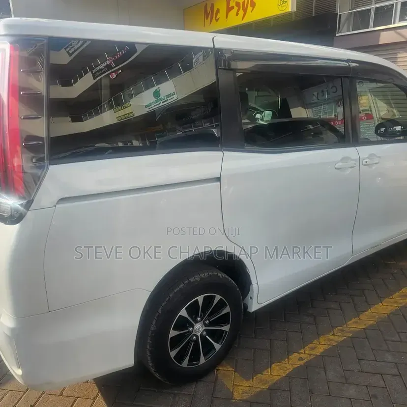 Toyota Noah 2018 White