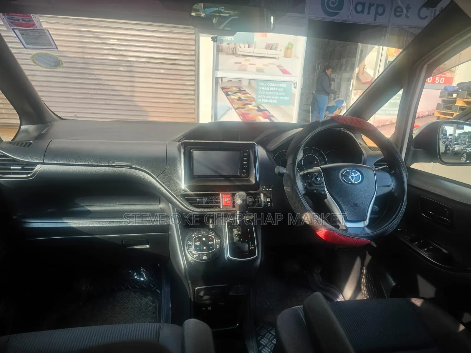 Toyota Noah 2018 White