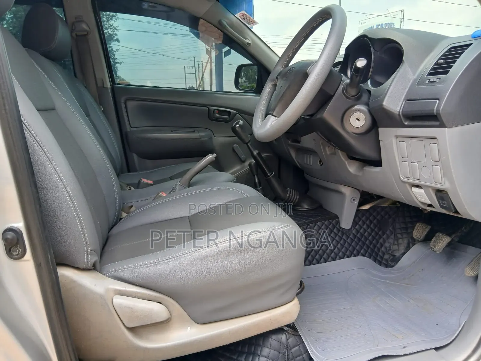 Toyota Hilux 2011 Gray
