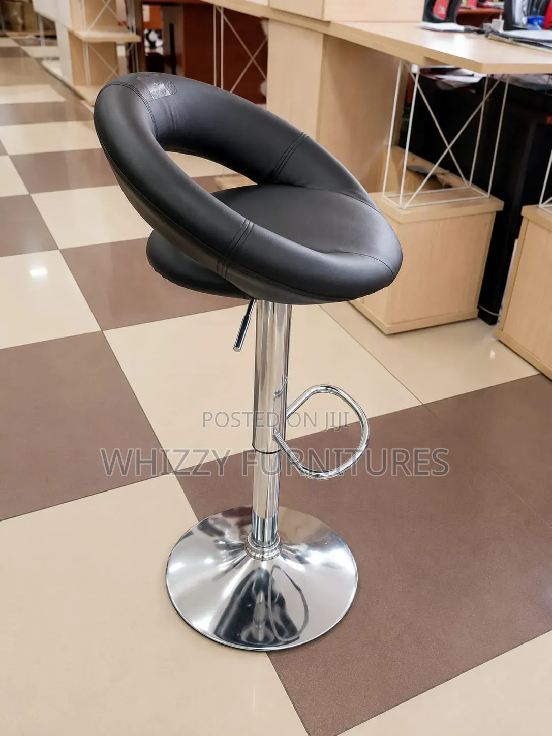 Base
Adjustable Kitchen Bar Chair – Premium Black