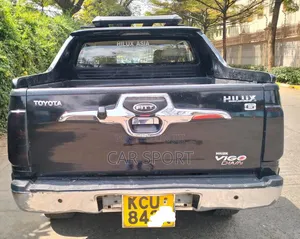 Toyota Hilux 2012 Black