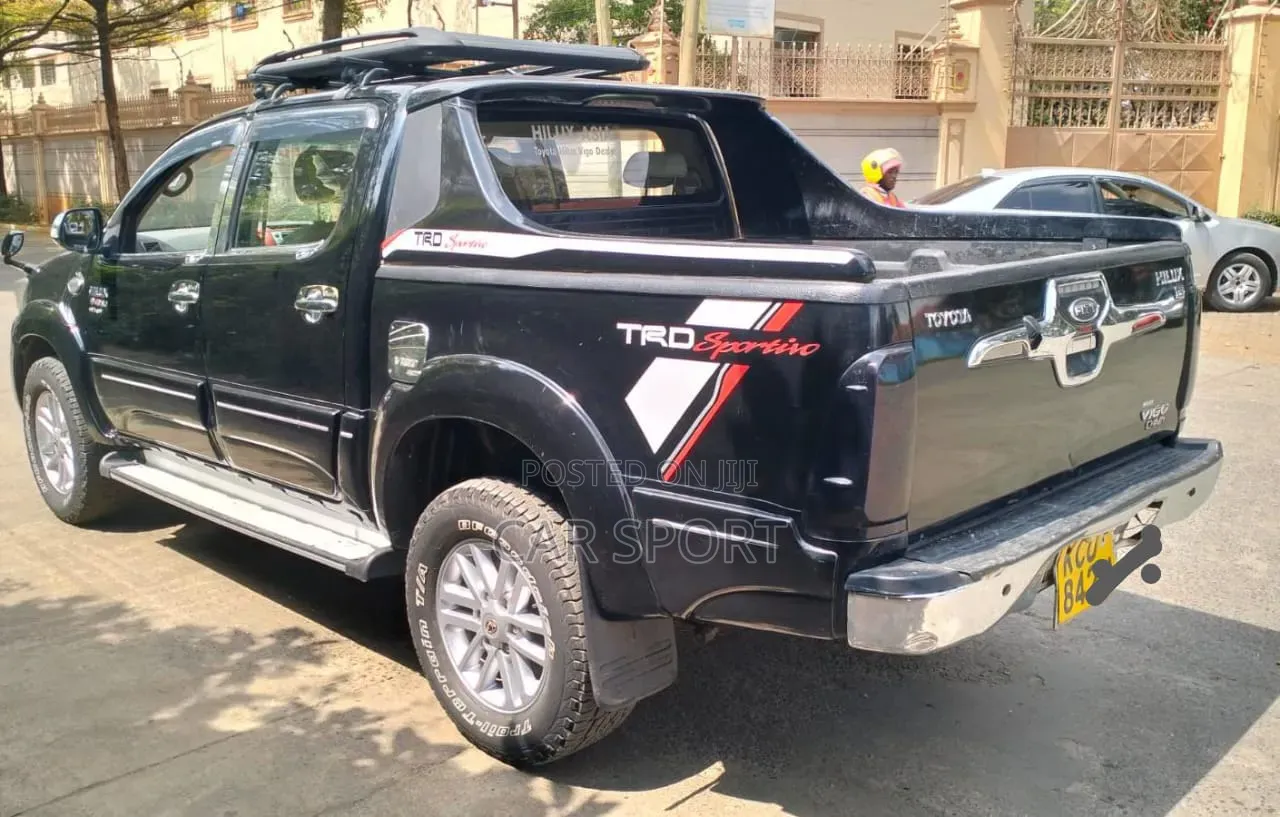 Toyota Hilux 2012 Black