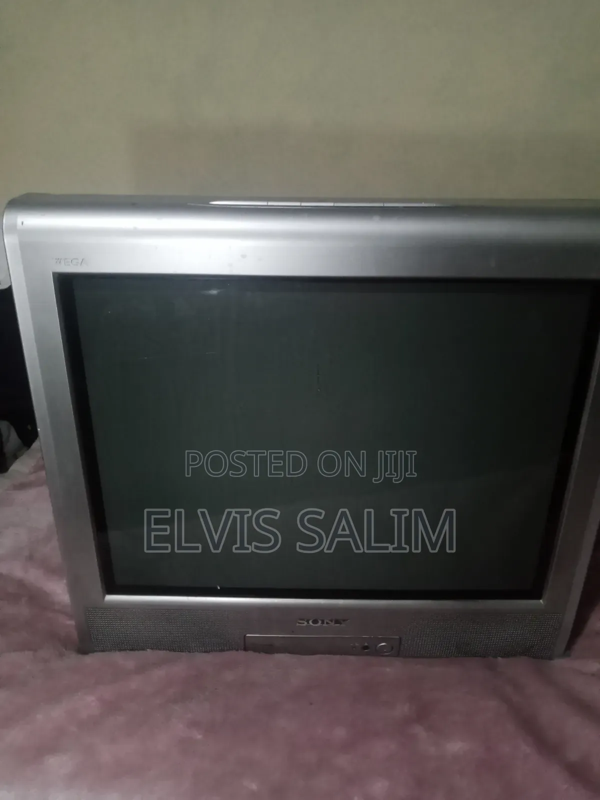 Sony Trinitron WEGA CRT TV-Perfect for Retro Game With Original Remote