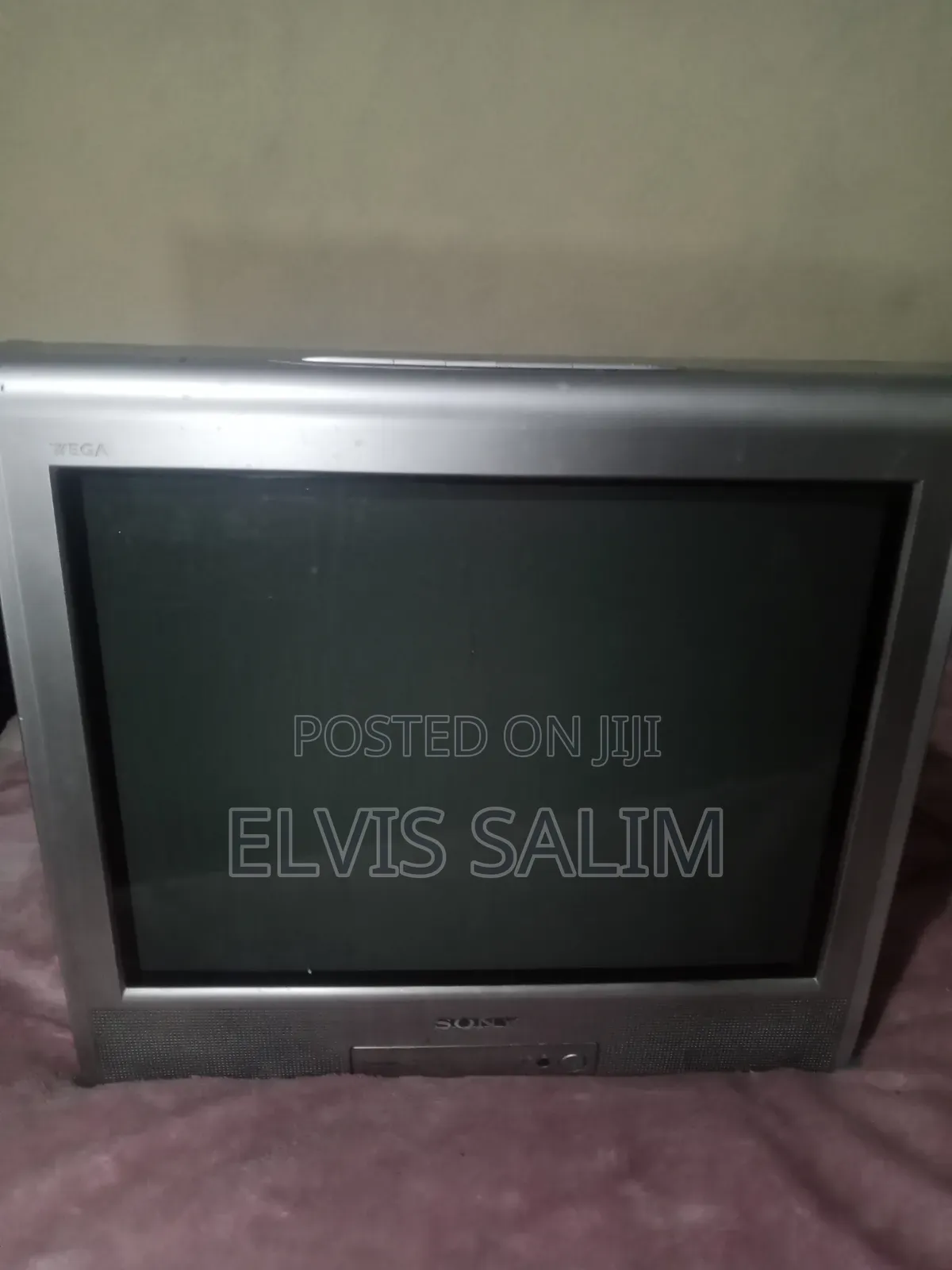 Sony Trinitron WEGA CRT TV-Perfect for Retro Game With Original Remote