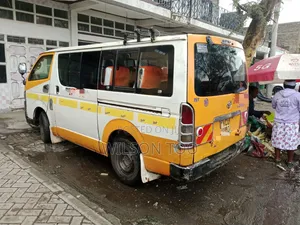 Toyota HiAce 2012 White