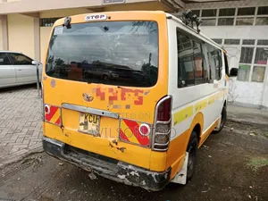 Toyota HiAce 2012 White