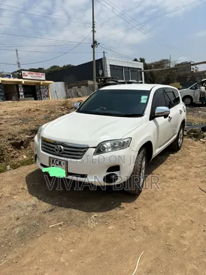 Toyota Vanguard 2010 White