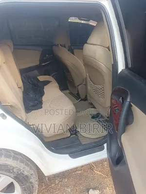Toyota Vanguard 2010 White