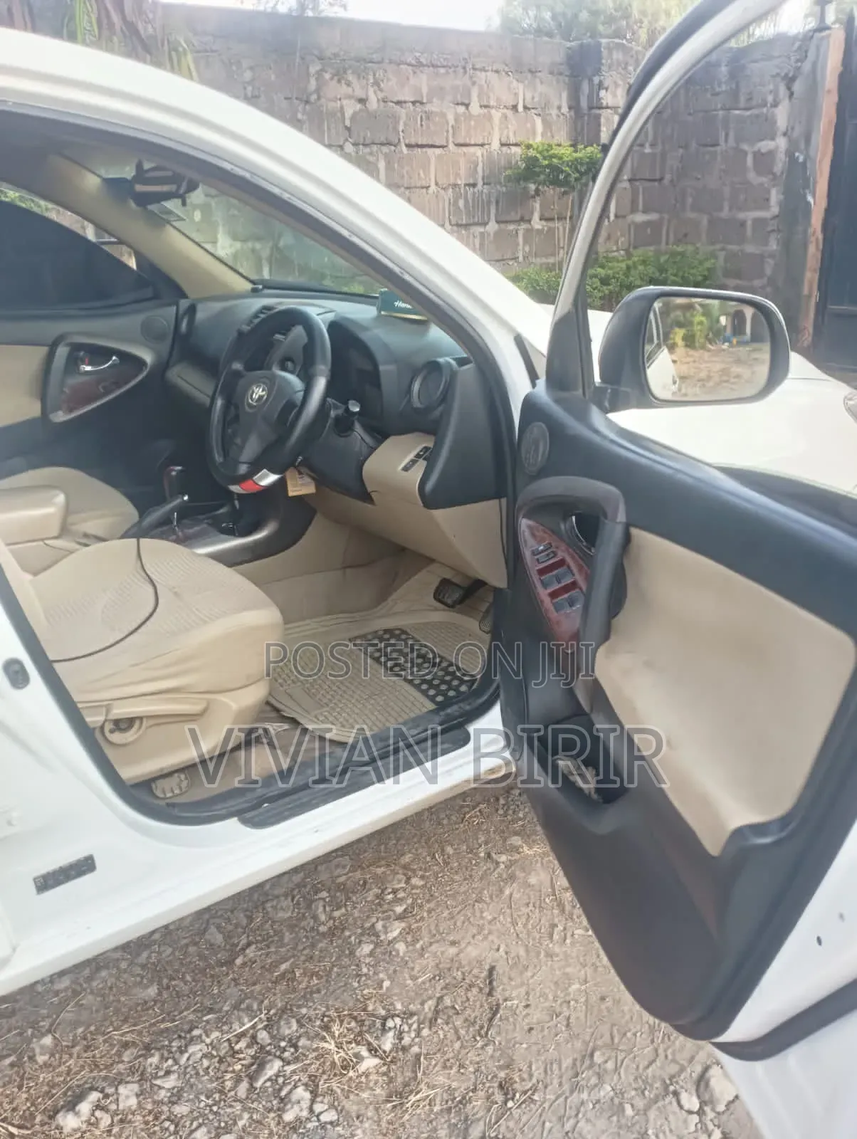 Toyota Vanguard 2010 White