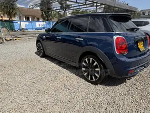 Mini Cooper 2018 Blue