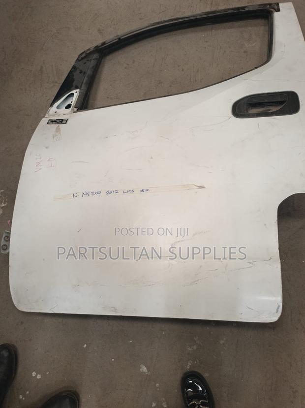 LHS Front Door Nissan Nv 2000 2012 - thumbnail 2