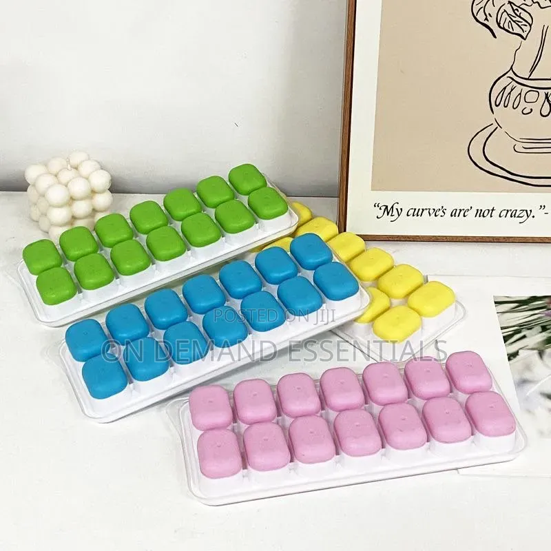 14 Holes Ice Cube Tray With Silicone Base Lid