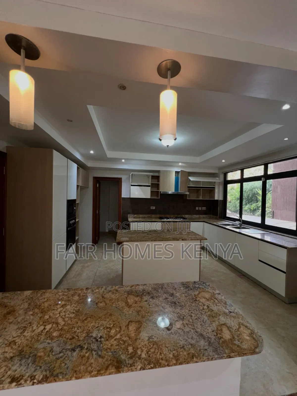 4bdrm Duplex in Riverside Drive for rent