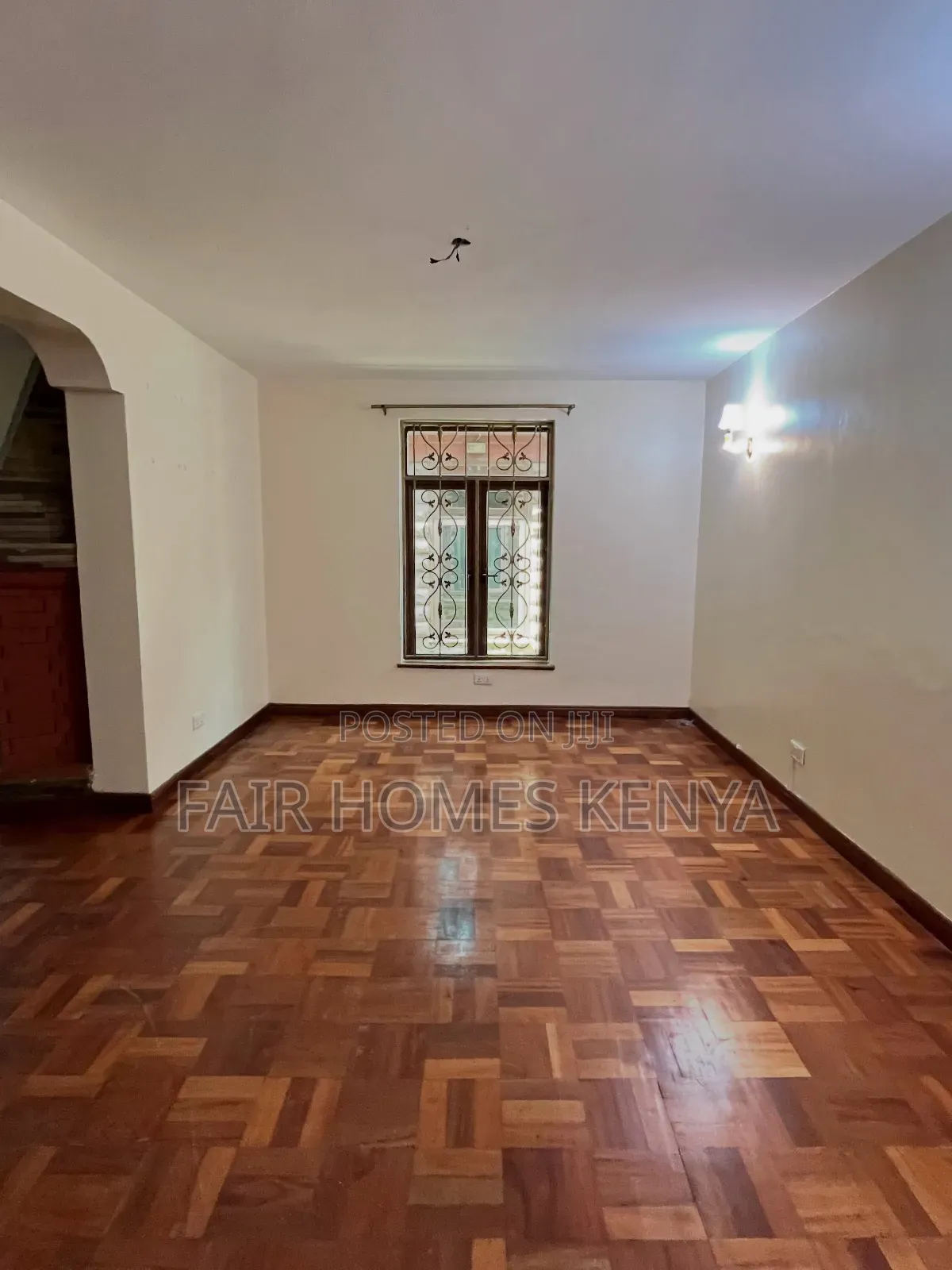 5bdrm Townhouse / Terrace in Othaya Road, Valley Arcade for rent