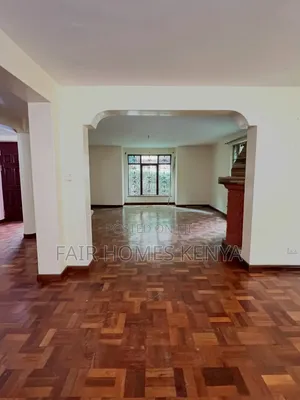 5bdrm Townhouse / Terrace in Othaya Road, Valley Arcade for rent