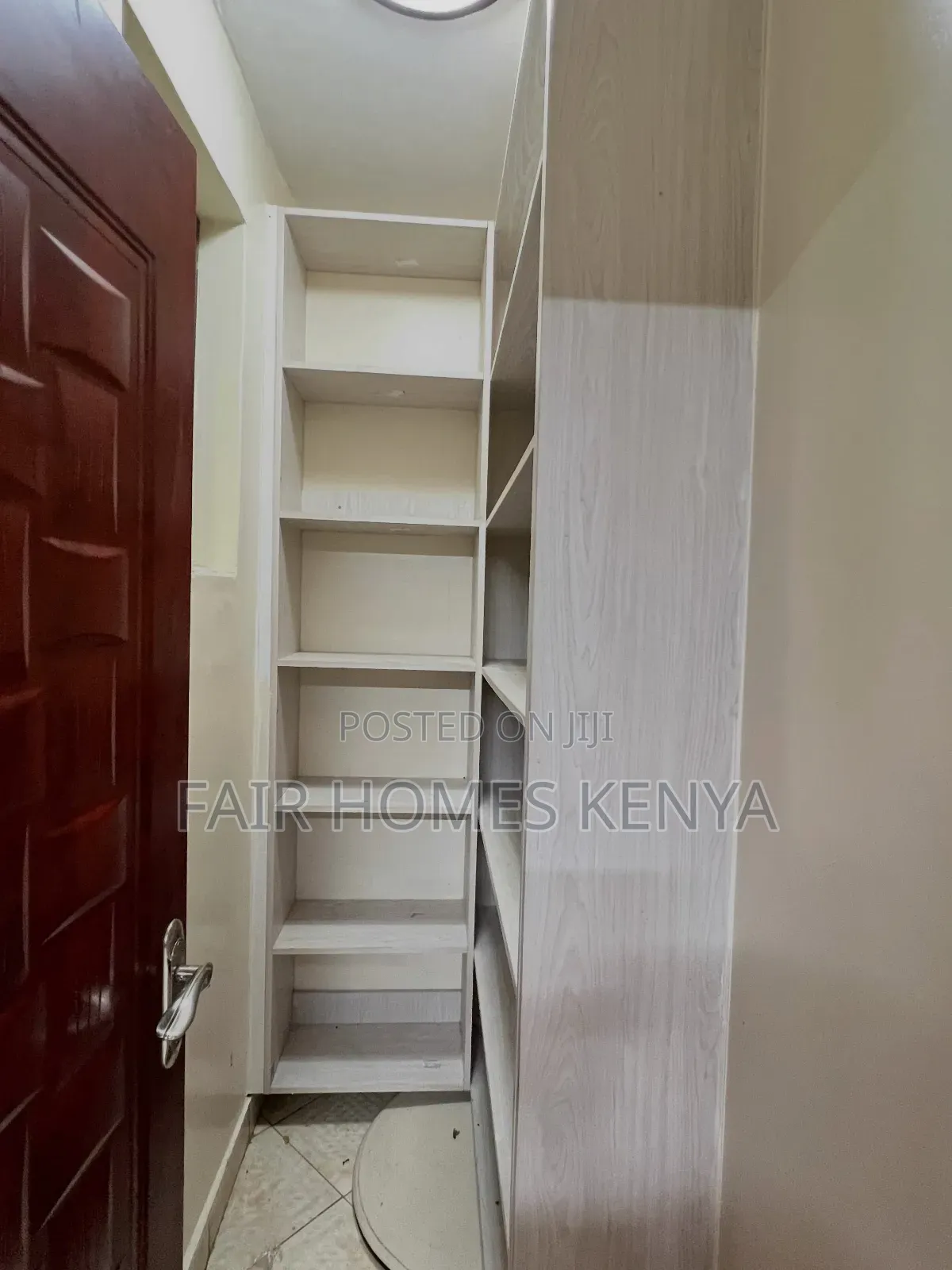 5bdrm Townhouse / Terrace in Othaya Road, Valley Arcade for rent