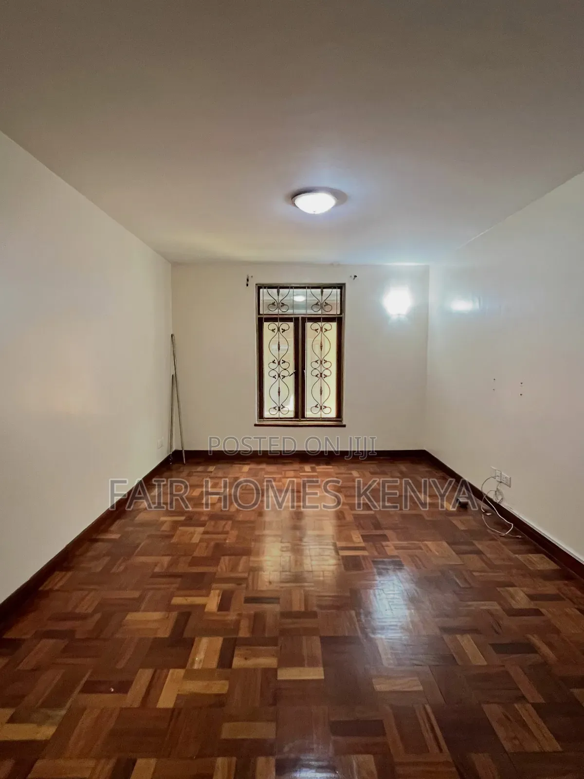 5bdrm Townhouse / Terrace in Othaya Road, Valley Arcade for rent