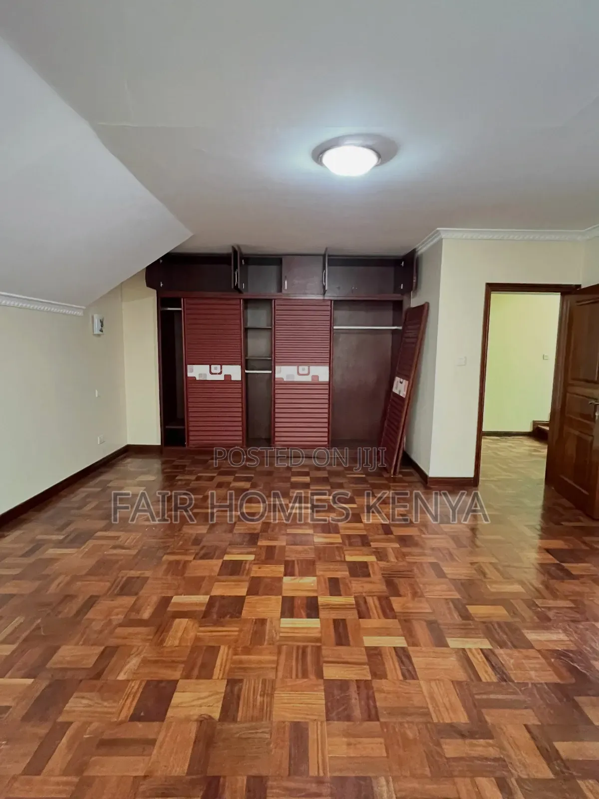 5bdrm Townhouse / Terrace in Othaya Road, Valley Arcade for rent
