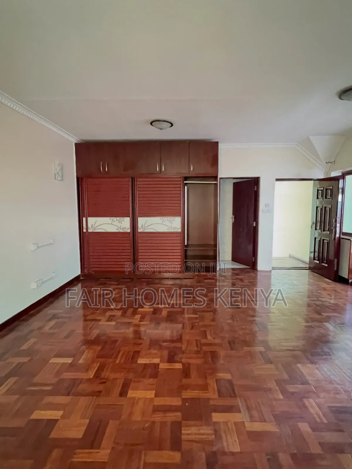 5bdrm Townhouse / Terrace in Othaya Road, Valley Arcade for rent